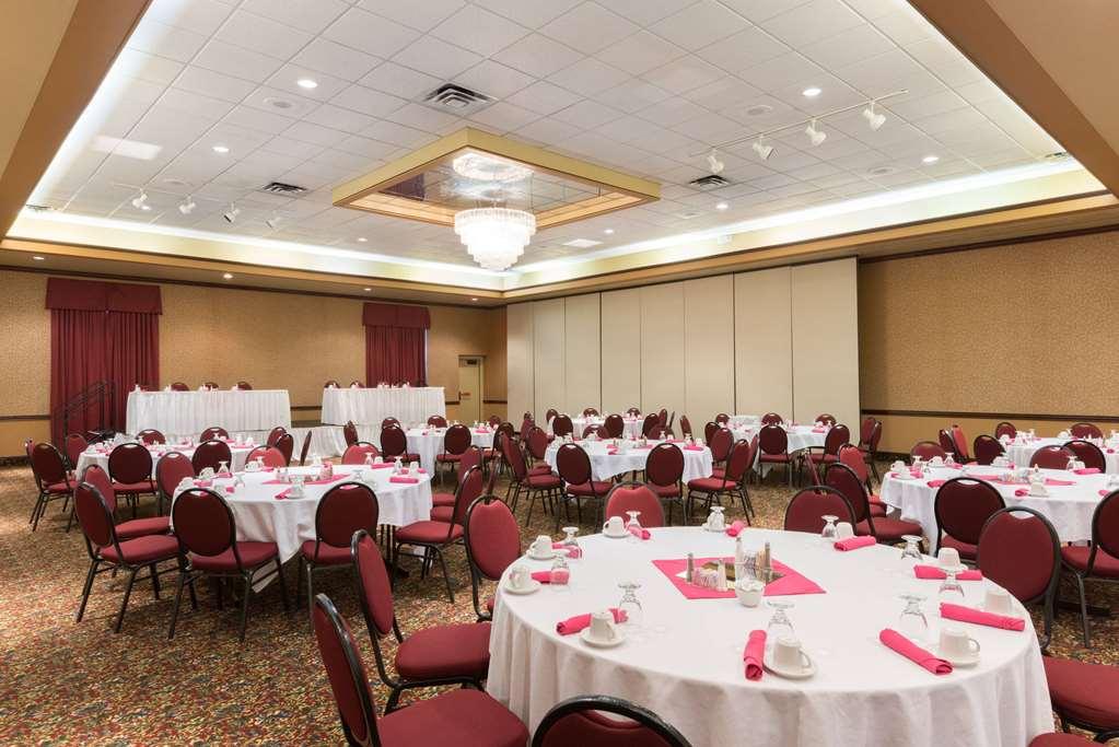 Ramada By Wyndham Topeka Downtown Hotel & Convention Center Facilități foto