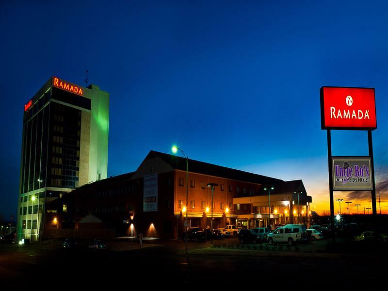 Ramada By Wyndham Topeka Downtown Hotel & Convention Center Exterior foto